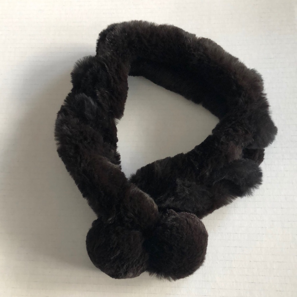 Ladies faux fur neck accessory.